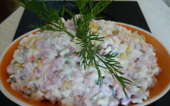 1. Этап. Салат Оливье с копченой колбасой: Приятного аппетита!