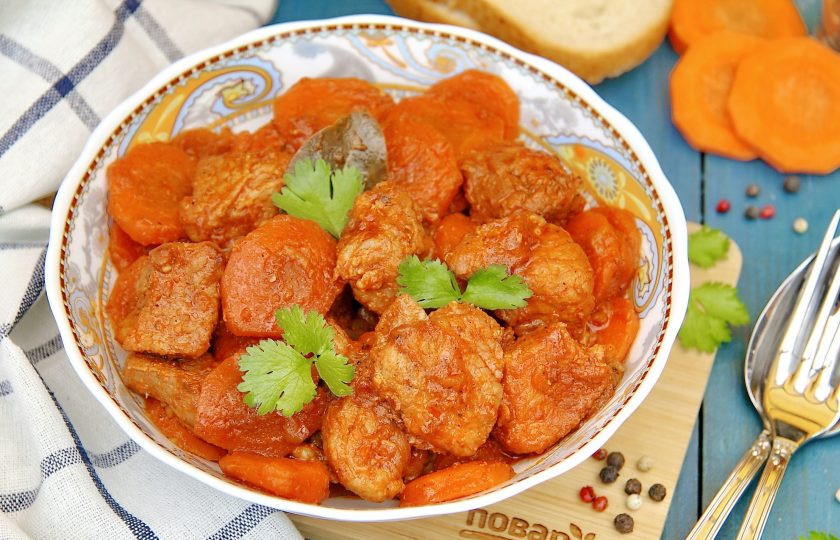 1. Этап. Свинина с морковью в духовке: Мясо нежнейшее! Можно подать с любым гарниром. Приятного аппетита!