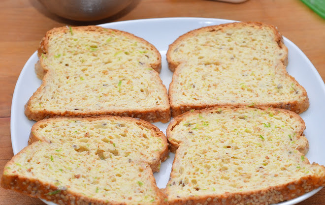 1. Этап. Тосты на сковороде: Эту процедуру повторяем со всеми ломтиками хлеба.