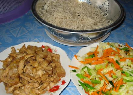 1. Этап. Панцит Гуанчжоу (Pancit Guanjou): Теперь можно приступить к приготовлению Pancit.