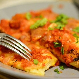 1. Этап. Энчиладас: 9. Готовые энчиладас украсьте рубленой кинзой или петрушкой. Приятного аппетита!