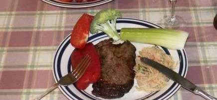 1. Этап. Жареный ломоть говядины: Подавайте мясо с овощами. приятного аппетита!