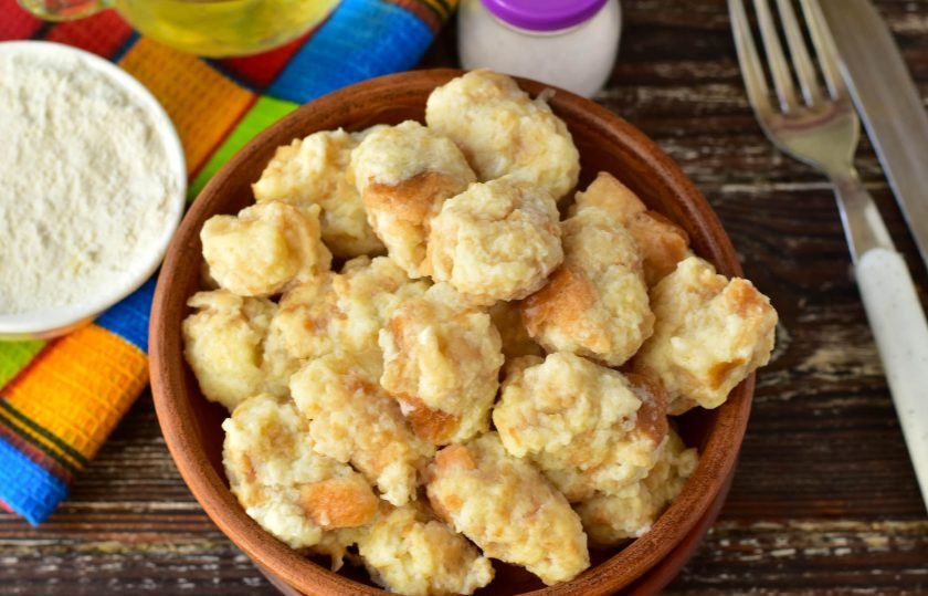 1. Этап. Чешские галушки: Выложите чешские галушки в пиалу.