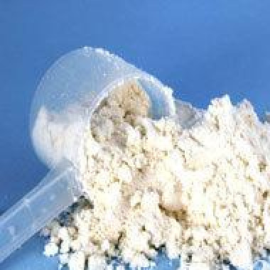 1. Этап. Витаминный напиток Черничное блаженство: 1. Если вы не используете протеиновые добавки, то предварительно замочите 2 столовых ложки желатина, а когда он разбухнет, можете начинать приготовление напитка.