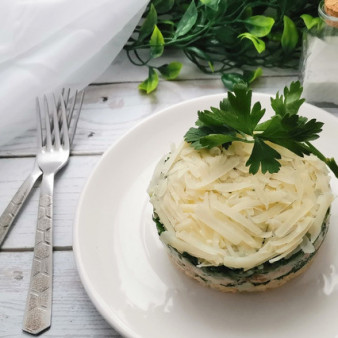 Слоёный рыбный салат Лето