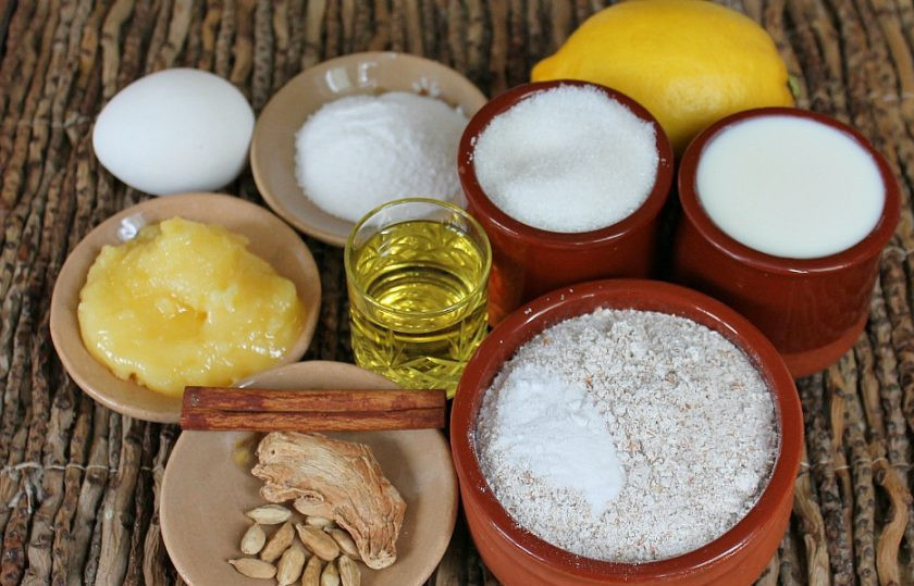 1. Этап. Медовые пряники на кефире: Подготовьте ингредиенты.