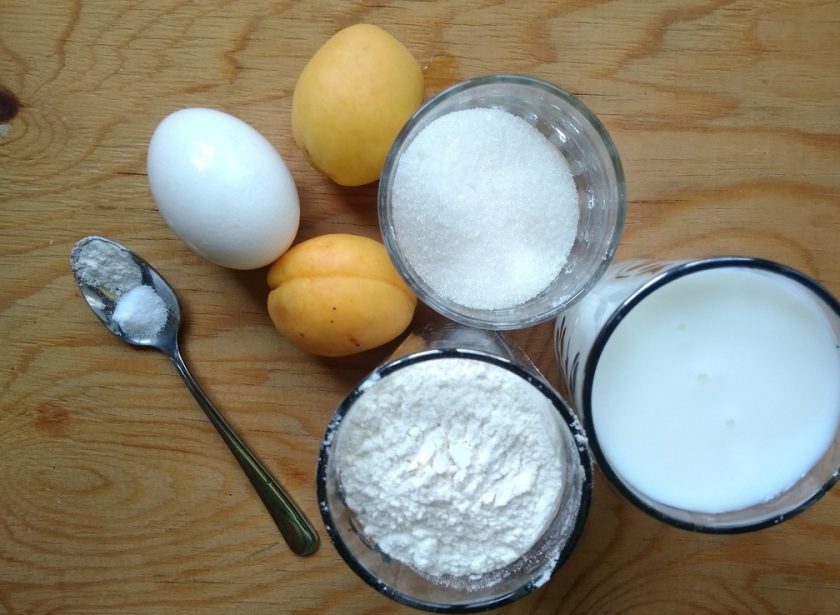 1. Этап. Оладьи с абрикосом: 1. Подготовьте нужные продукты.