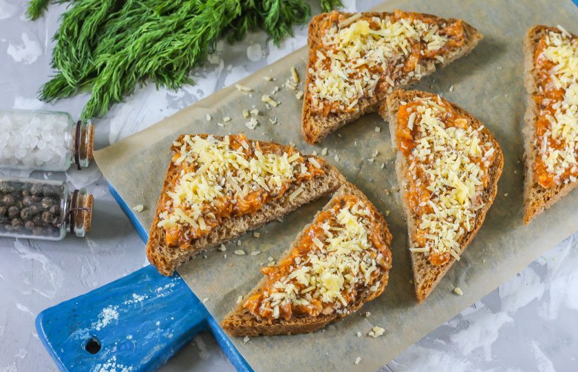 1. Этап. Бутерброды с килькой в томатном соусе: Сыр 