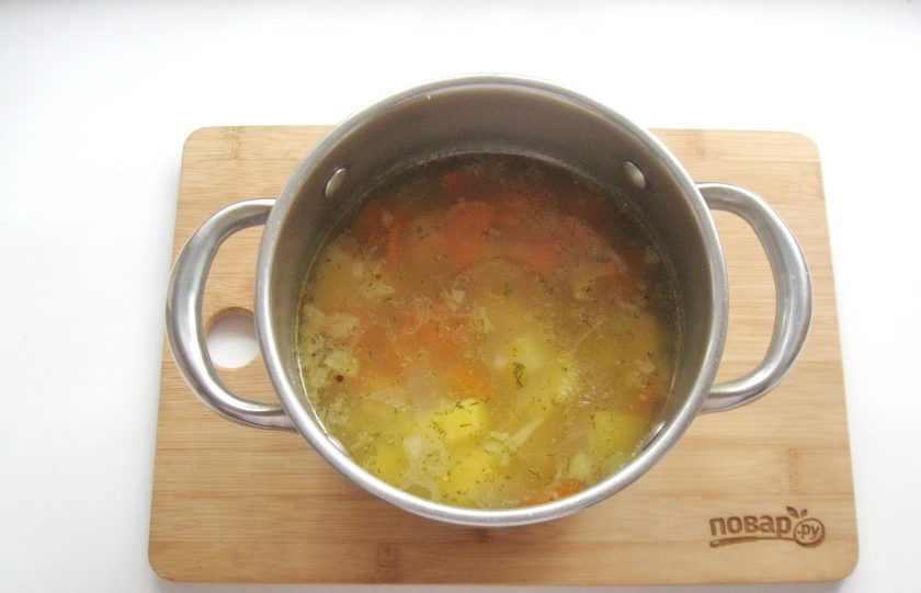 1. Этап. Гречневый суп с индейкой: Суп посолите и варите до готовности всех ингредиентов.