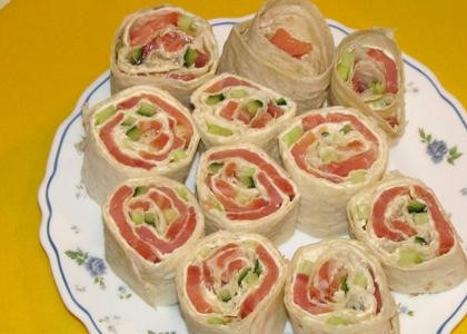 1. Этап. Рулет из лаваша с семгой и сыром: Вкусная и быстрая закуска на праздничный стол к Вашим услугам!