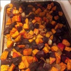 1. Stage. Beets with potatoes: Spread vegetables on a baking sheet in a thin layer.