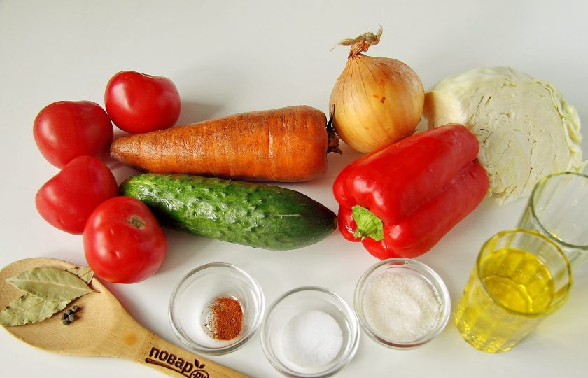 1. Этап. Салат Кубанский с капустой на зиму: Подготовьте все ингредиенты.