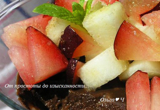 1. Этап. Шоколадно-дынный десерт со сливой: Приятного аппетита!