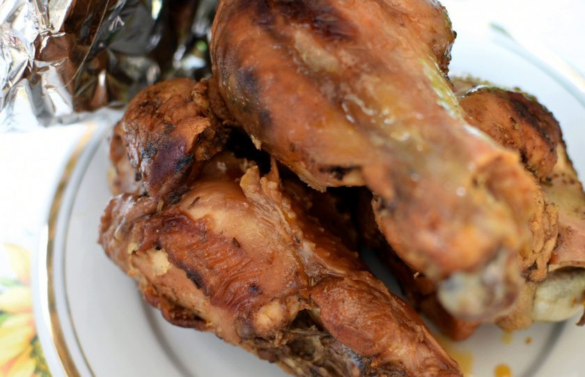 1. Этап. Пикантная индейка с ароматный кускусом: Выньте индейку и заверните ее в фольгу. Сохраните горячей.