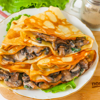 Блины с грибами и сливочным соусом