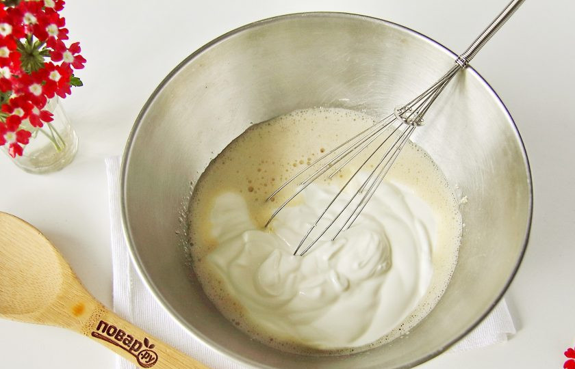 1. Этап. Манник без муки на сметане: Добавьте сметану.