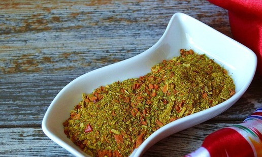 1. Этап. Плов с уткой: Советую взять готовые специи для плова, сейчас это несложно. В их состав, как правило, входят: укроп, тмин, сушёный чеснок, гвоздика, кумин, кориандр, морковь, паприка, петрушка, куркума, перец черный - всё собрано в наилучших пропорциях.