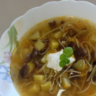 Постный грибной суп с лапшой