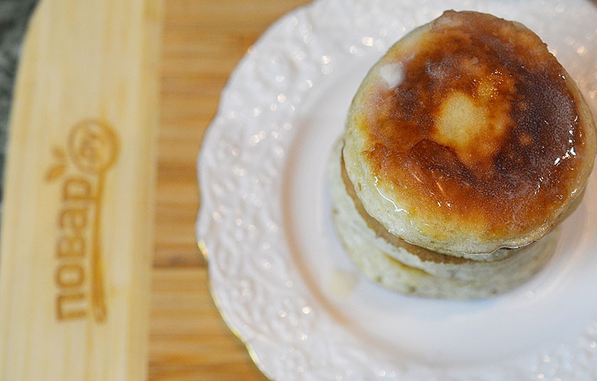 1. Этап. Американские панкейки с корицей: 7. Полейте растопленным сливочным маслом.