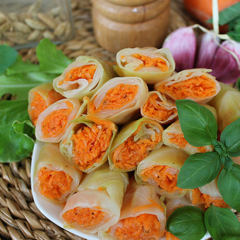 Капуста фаршированная морковью