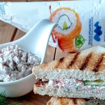 Сэндвич с рийетом из лосося