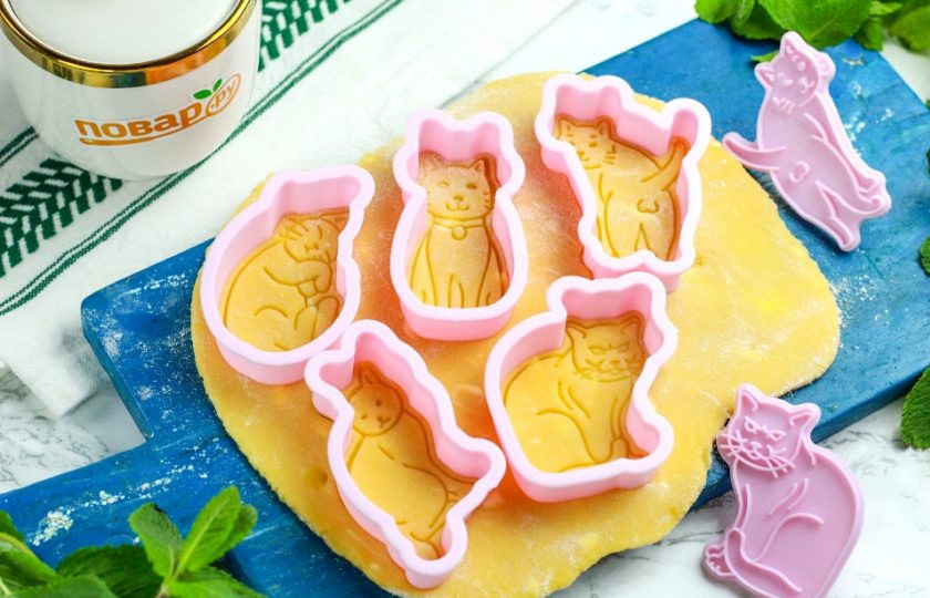 1. Этап. Домашнее печенье: Со второй частью теста поступите точно так же, вырезая фигурки.