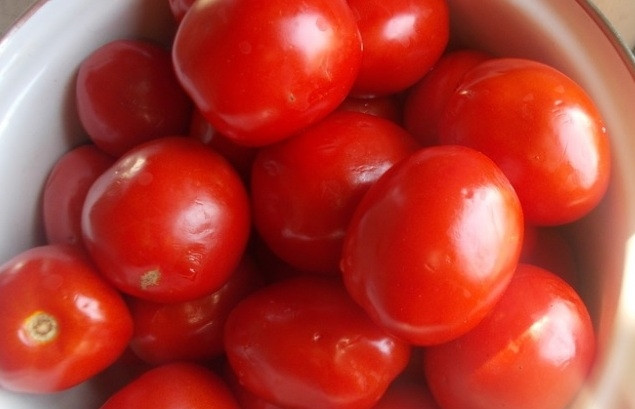 1. Этап. Помидоры с хреном: 1. Я всегда готовлю аджику из помидоров сорта 