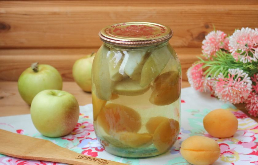 1. Этап. Компот из абрикосов и яблок на зиму: Компот из яблок и абрикосов готов. Храните в прохладном месте.