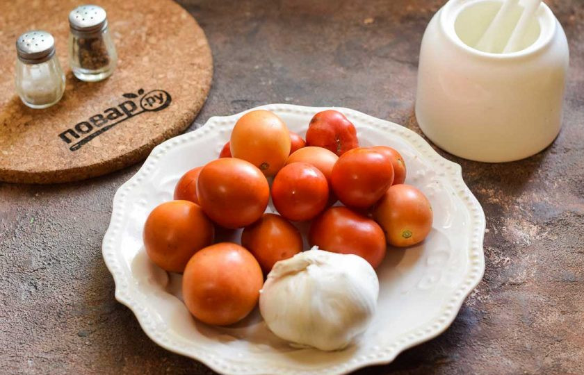1. Этап. Помидоры Под снегом без уксуса: Подготовьте ингредиенты.
