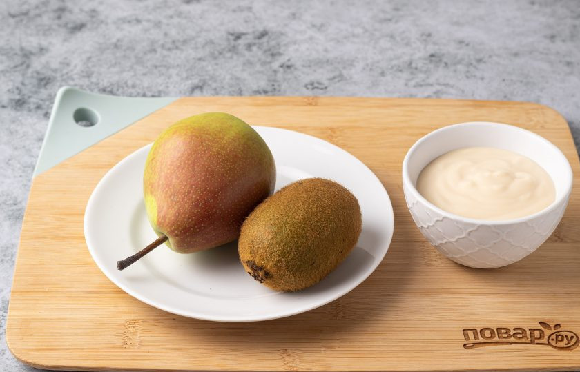 1. Этап. Смузи из киви с грушей: Подготовьте все ингредиенты.