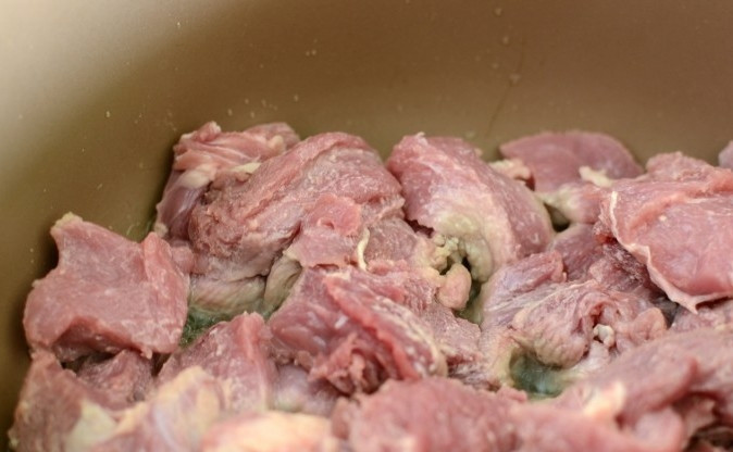 1. Этап. Говядина с подливкой: Мясо готовьте в режиме 