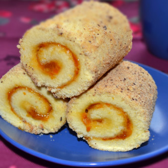 Рулеты с фруктовой начинкой
