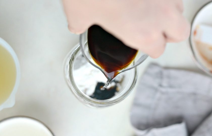 1. Этап. Соус Стир-фрай: 2. Затем добавьте уксус и соевый соус.