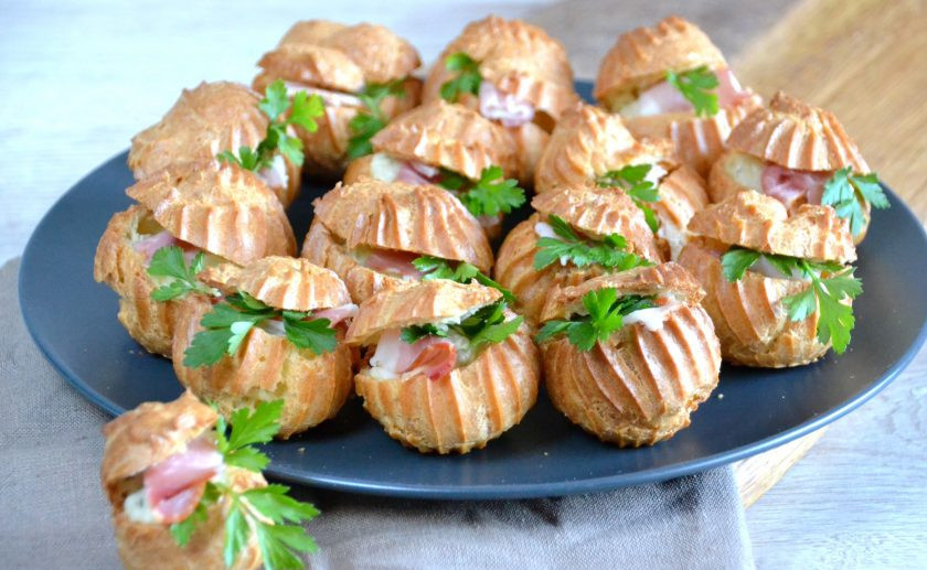 1. Этап. Картофельные профитроли: Картофельные профитроли выглядят очень нарядно, а их приготовление заняло совсем немного времени. Приятного аппетита!