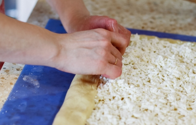 1. Этап. Тутманик: И скручиваем в рулет.