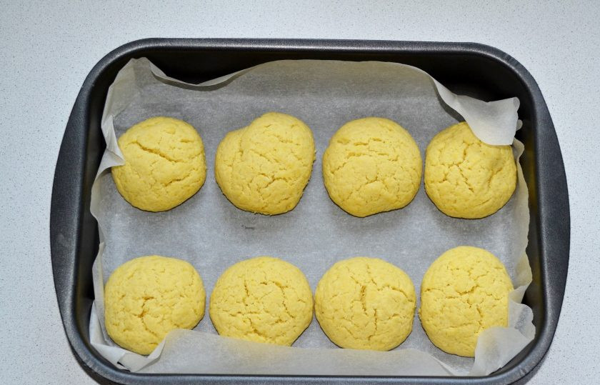 1. Этап. Нежное печенье: После отправьте в духовку и выпекайте минут 15 до готовности.