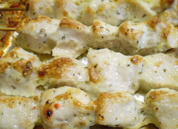 1. Этап. Куриные шашлычки в духовке на шпажках: Шашлычки готовы! Подавайте к столу горячими!