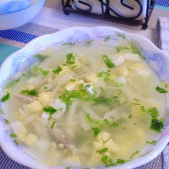 Суп с зеленью и яйцом