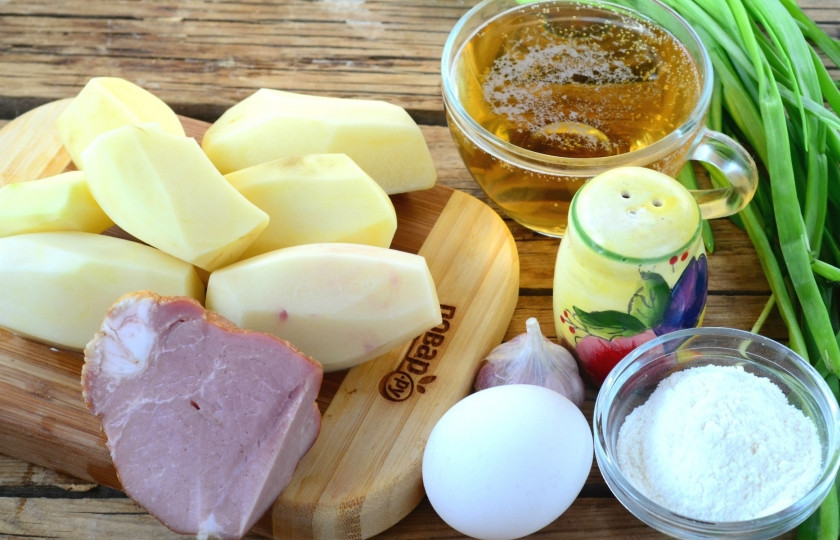 1. Этап. Цмунда: Подготовьте все необходимые ингредиенты. Картофель очистите и ополосните.