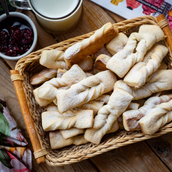 Хворост в духовке на кефире