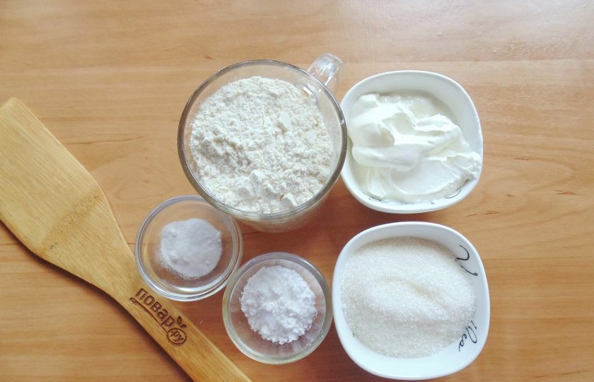 1. Этап. Сметанный торт без яиц: Подготовьте ингредиенты для приготовления торта.