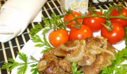 1. Этап. Печень утиная: 4. Переверните печень, обжаривайте вторую сторону на медленном огне под крышкой до полной готовности (приблизительно 5 минут). Выключите огонь, оставьте печень под крышкой томиться еще минут 5-7. Печень готова. Подавайте её с овощами и различными гарнирами.