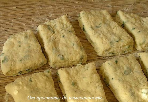 1. Этап. Сырный содовый хлеб: Разрежьте на 8 частей.