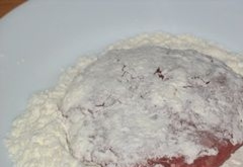 1. Этап. Котлеты свиные: 5. Из получившейся массы формируем котлетки, затем панируем их в муке.