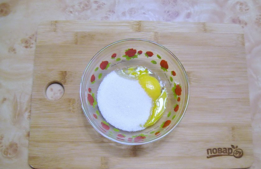 1. Этап. Яблочный пирог Фантазия: Добавьте сахар.