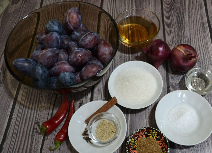 1. Этап. Чатни из слив на зиму: Подготовьте ингредиенты к рецепту.