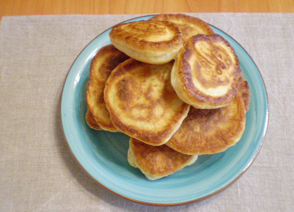 1. Этап. Оладьи на кефире пышные: Оладьи на кефире пышные готовы!