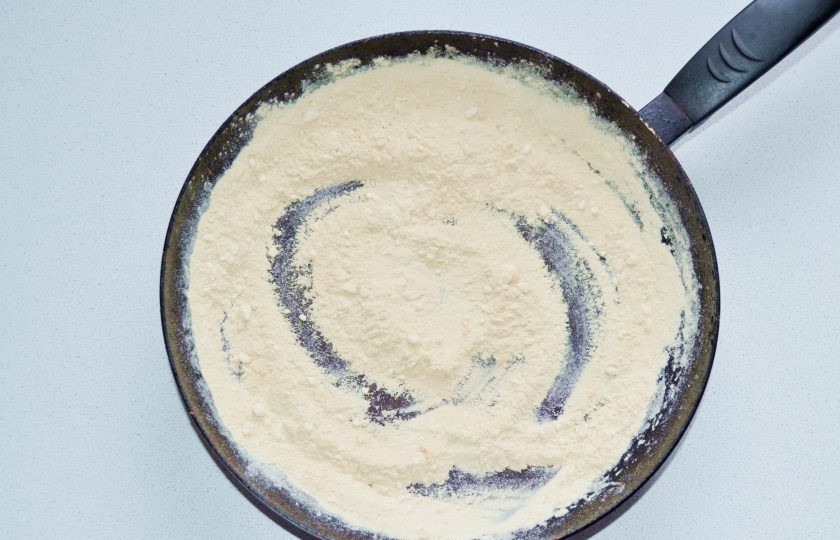 1. Этап. Щипс: Готовую муку снимите с огня.