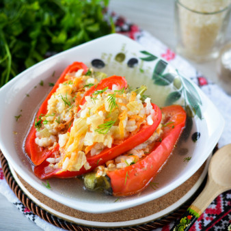 Фаршированные перцы в бульоне