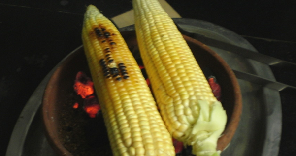 1. Этап. Запеченная кукуруза (на углях): 2. Не забываем время от времени переворачивать. О появившихся 